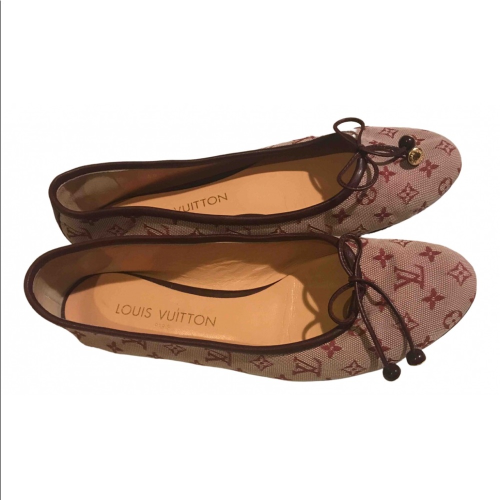Auth Louis Vuitton flats